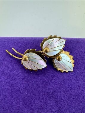 💛 Vintage Gold Plated White Mother of Pearl Leaf Brooch | Botanical Radiance